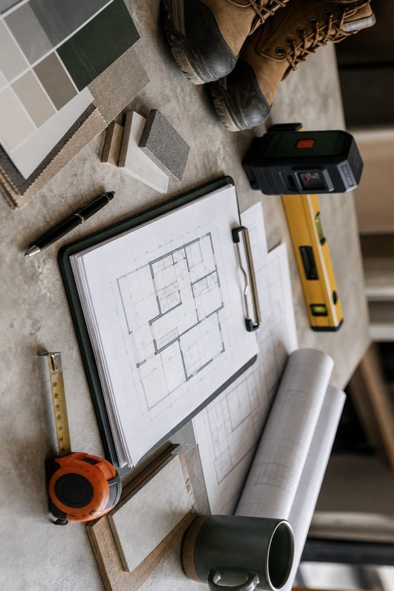 Gereedschap en materialen voor een boorgat herstellen dat te groot of rafelig is geworden